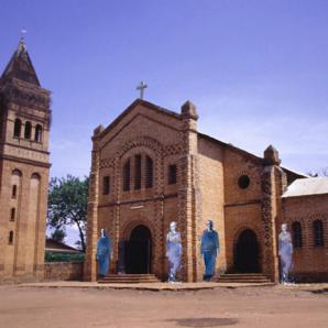 Eglise de Rwamagama, Rwanda, 2004. Les églises étaient des sites privilégiés des massacres